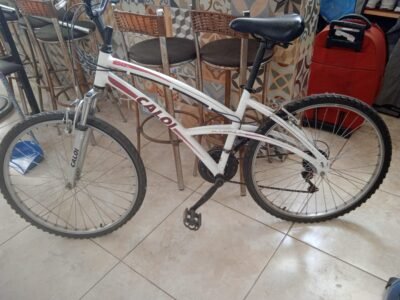 Bicicleta feminina aro 16 semi nova.